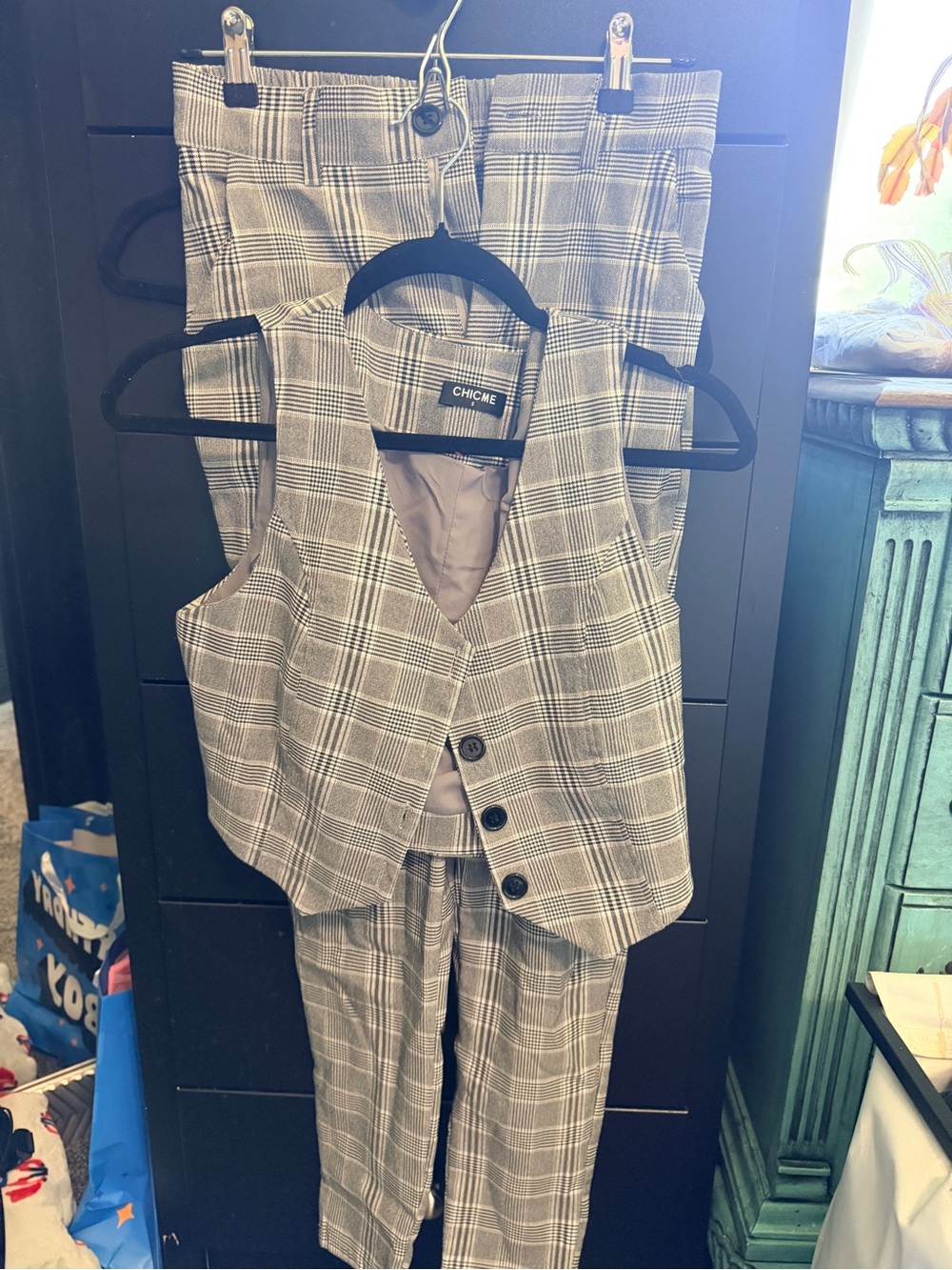 chic Women's Gray Plaid Vest & Pants Set